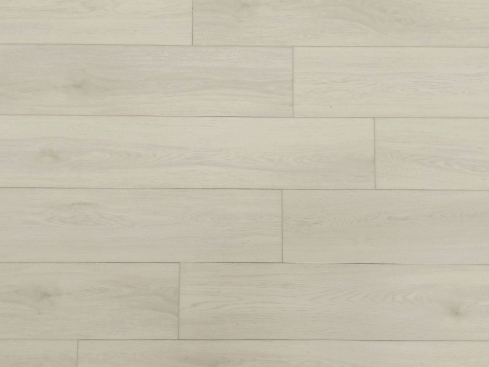 Pisos SPC em tom de madeira cinza 7,25×48